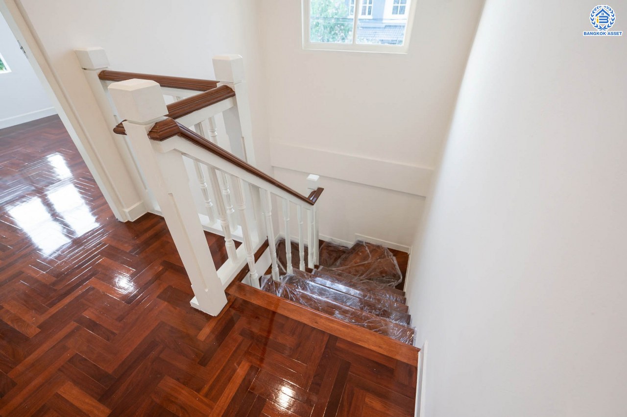 บ้านมือสองตกแต่งใหม่ โครงการ ชลลดา วัดลาดปลาดุก คุณภาพระดับ L&H บนเนื้อที่ 52 ตร.ว. ฟังก์ชัน 3 ห้องนอน 2 ห้องน้ำ 1 ที่จอดรถ สิ่งอำนวยความสะดวกครบครัน บนทำเลศักยภาพ เชื่อมต่อหลายเส้นทาง ใกล้รถไฟฟ้าสายสีม่วง "สถานีคลองบางไผ่" และเซ็นทรัล เวสต์เกต...